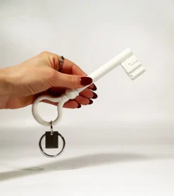 Porte-clés en forme de clé phosphorescente